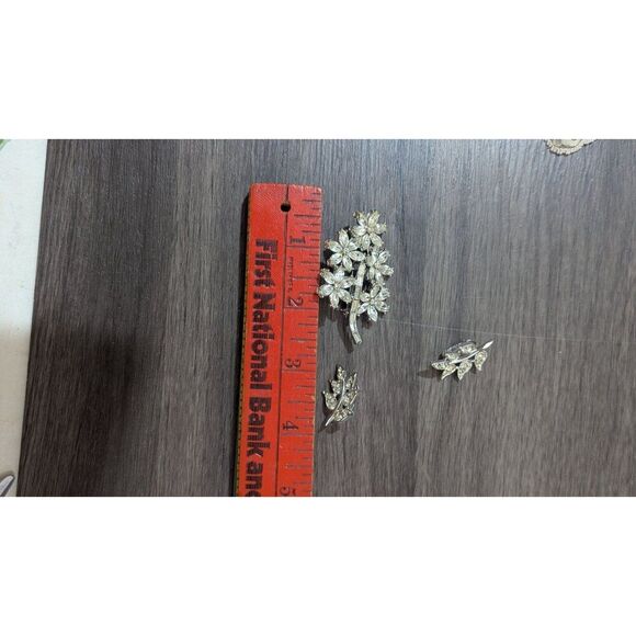 Vintage Sarah Coventry Rhinestone Flower Brooch & Clip-On Earrings Set - Picture 8 of 8